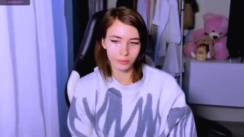 Snapshot of ariamill chatting on October 6, 4:40 am Ari online show from October 6, 4:40 am