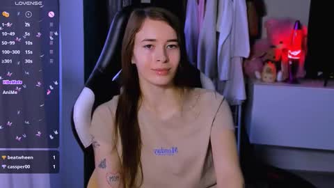 Snapshot of ariamill chatting on October 17, 6:27 am Ari online show from October 17, 6:27 am