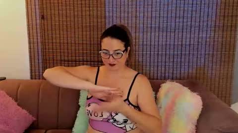 Ariana Cruz online show from April 12, 1:14 pm