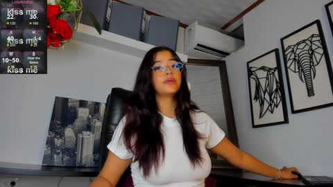 Snapshot of ariana_pierce chatting on January 15, 4:25 am Ariana online show from January 15, 4:25 am