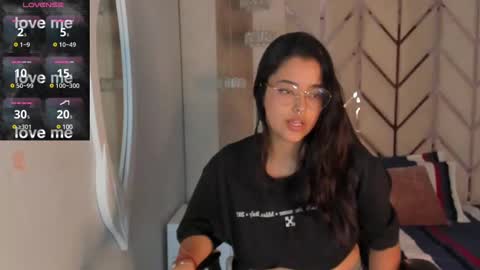 Snapshot of ariana_pierce chatting on December 2, 8:42 pm Ariana online show from December 2, 8:42 pm