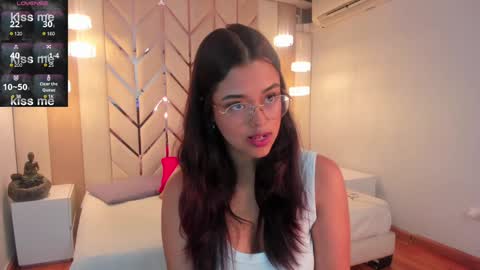 Snapshot of ariana_pierce chatting on January 8, 4:02 am Ariana online show from January 8, 4:02 am