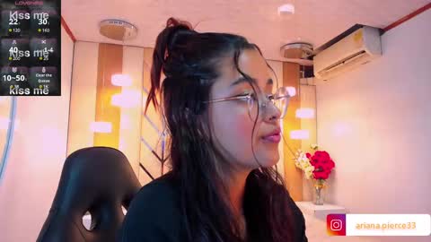 Snapshot of ariana_pierce chatting on March 6, 5:35 am Ariana online show from March 6, 5:35 am
