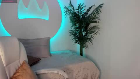 Snapshot of ariana_pierce chatting on October 15, 2:30 pm Ariana online show from October 15, 2:30 pm