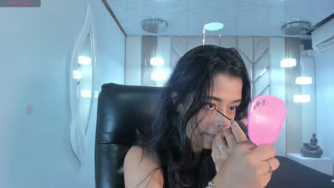 Snapshot of ariana_pierce chatting on December 4, 8:07 pm Ariana online show from December 4, 8:07 pm