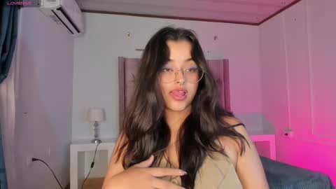 Snapshot of ariana_pierce chatting on December 7, 8:05 pm Ariana online show from December 7, 8:05 pm
