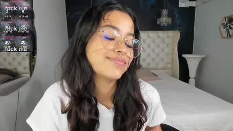 Snapshot of ariana_pierce chatting on December 21, 8:21 pm Ariana online show from December 21, 8:21 pm