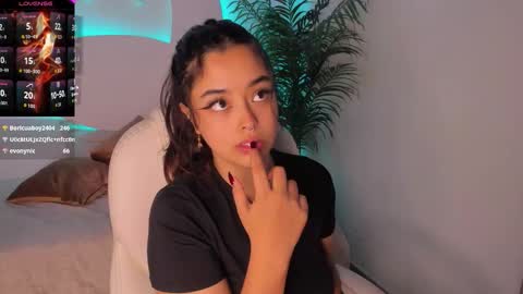 Snapshot of ariana_pierce chatting on October 16, 2:30 pm Ariana online show from October 16, 2:30 pm