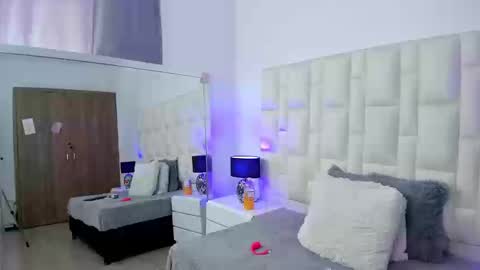 Snapshot of ariana_rouse_ chatting on September 25, 8:17 pm  ariana  online show from September 25, 8:17 pm