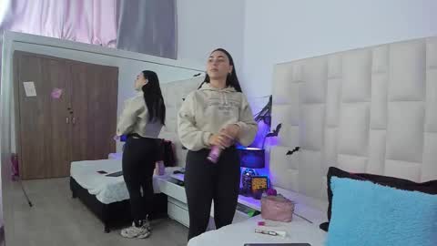 Snapshot of ariana_rouse_ chatting on October 21, 4:33 pm  ariana  online show from October 21, 4:33 pm