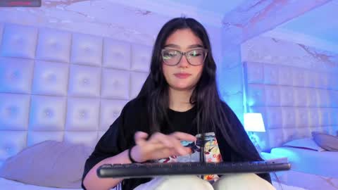 Ari online show from December 3, 3:18 am