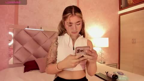 Snapshot of ariana_villada chatting on September 28, 6:42 am Ari online show from September 28, 6:42 am