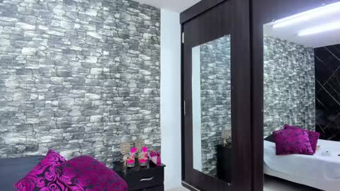 Snapshot of arianaablack chatting on February 2, 12:13 pm Ariana online show from February 2, 12:13 pm