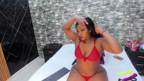 Snapshot of arianaablack chatting on January 25, 12:19 pm Ariana online show from January 25, 12:19 pm