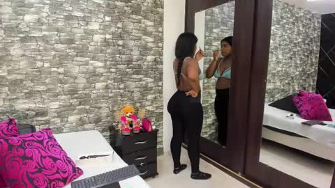 Snapshot of arianaablack chatting on February 25, 12:16 pm Ariana online show from February 25, 12:16 pm