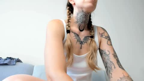 Snapshot of arianaonfire chatting on September 17, 8:23 am Ariana Steven online show from September 17, 8:23 am