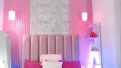ArianaRougee online show from May 21, 11:19 am
