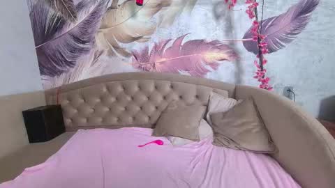 Snapshot of arianna_flower chatting on September 18, 12:53 am arianna_flower online show from September 18, 12:53 am