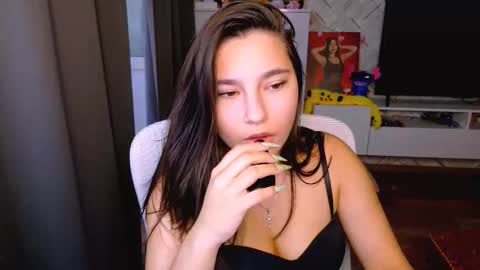 Snapshot of arianna_grend chatting on October 6, 1:06 pm Arianna online show from October 6, 1:06 pm