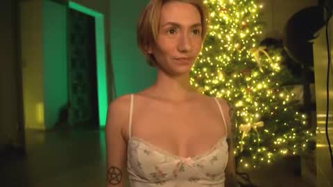 Snapshot of arianna_richi chatting on December 10, 6:22 am Olivka online show from December 10, 6:22 am