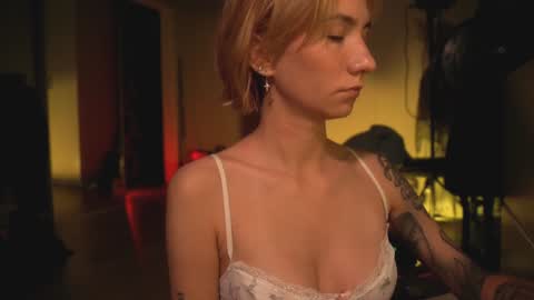 Snapshot of arianna_richi chatting on February 8, 5:40 am Olivka online show from February 8, 5:40 am
