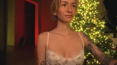 Snapshot of arianna_richi chatting on December 17, 5:40 am Olivka online show from December 17, 5:40 am