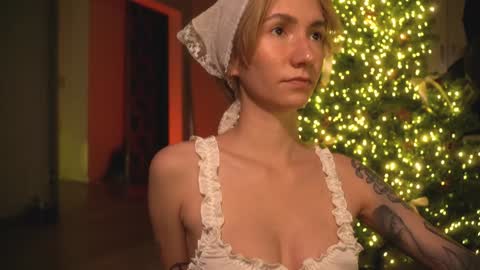 Snapshot of arianna_richi chatting on December 22, 5:23 am Olivka online show from December 22, 5:23 am