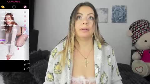 ariannawil online show from January 10, 11:42 pm