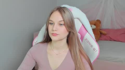 Snapshot of ariawell chatting on September 25, 6:17 pm Aria online show from September 25, 6:17 pm