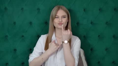 Snapshot of ariawell chatting on October 7, 5:28 pm Aria online show from October 7, 5:28 pm