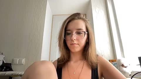 Mia online show from July 10, 8:15 am