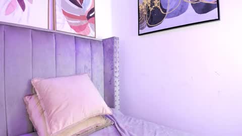 Ariel Wattson online show from October 18, 10:00 pm