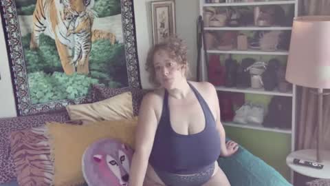 Arielle Ari online show from October 6, 6:45 pm