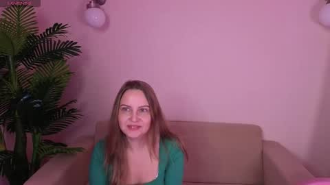 Snapshot of arielcolt chatting on October 27, 9:05 am Ariel online show from October 27, 9:05 am