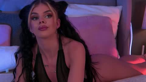 Snapshot of ariellsweety chatting on October 6, 6:12 pm Ariell online show from October 6, 6:12 pm