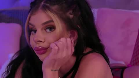 Snapshot of ariellsweety chatting on October 7, 7:07 pm Ariell online show from October 7, 7:07 pm