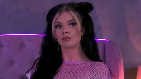 Snapshot of ariellsweety chatting on September 20, 6:17 pm Ariell online show from September 20, 6:17 pm