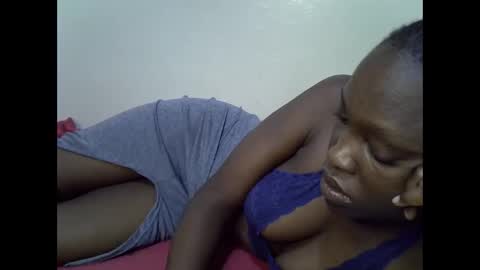 Snapshot of aries_eve chatting on October 12, 10:01 pm aries_eve online show from October 12, 10:01 pm