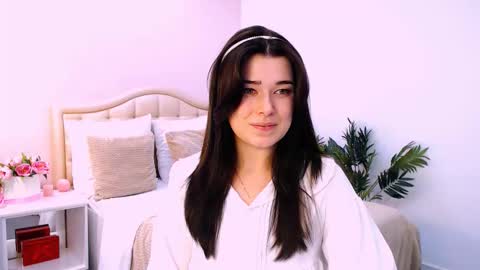 Snapshot of arigraynor chatting on October 15, 9:23 am Ari online show from October 15, 9:23 am