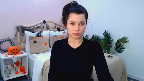 Snapshot of arigraynor chatting on November 1, 8:35 pm Ari online show from November 1, 8:35 pm