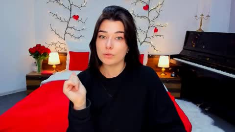 Snapshot of arigraynor chatting on October 26, 9:27 am Ari online show from October 26, 9:27 am