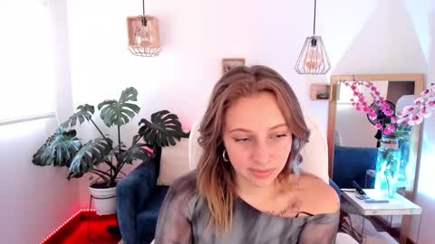 Snapshot of arii_1010_ chatting on January 10, 7:32 pm Ari online show from January 10, 7:32 pm