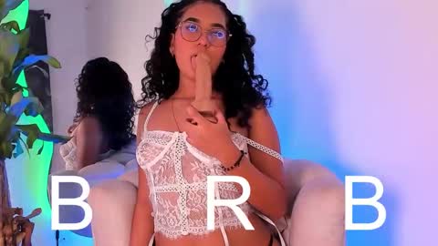 Snapshot of arii_cute chatting on October 29, 7:16 pm Ari online show from October 29, 7:16 pm