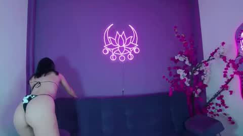 Snapshot of arii_moon chatting on October 1, 7:41 pm Ari online show from October 1, 7:41 pm