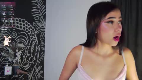 Snapshot of arii_moon chatting on October 31, 10:25 pm Ari online show from October 31, 10:25 pm