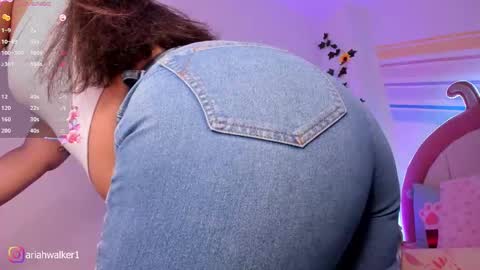 ariiah_walker_ online show from October 8, 1:54 am