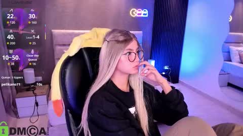 Ari  online show from October 25, 4:20 am