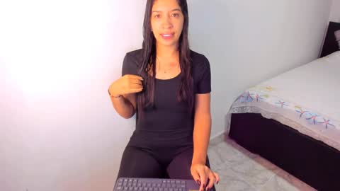 Snapshot of aristena_01 chatting on December 25, 7:56 pm aristena_01 online show from December 25, 7:56 pm