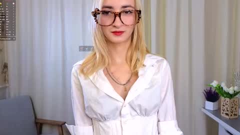 Snapshot of arlettebrougham chatting on September 17, 3:26 am Kate online show from September 17, 3:26 am