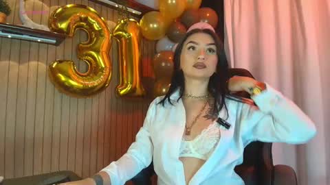 Snapshot of arrkabella chatting on October 23, 8:48 pm    online show from October 23, 8:48 pm